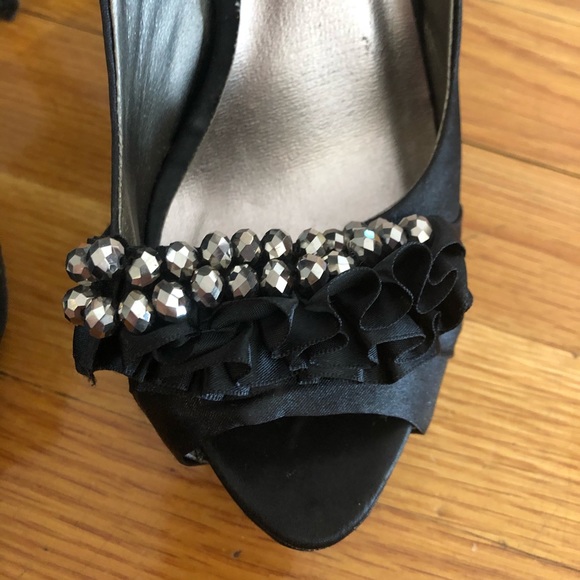 Bebe b2b evening ruffle stone heel size 7 - Picture 3 of 8